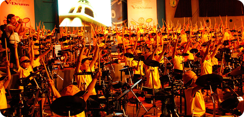 2010年上海世博会罗兰小学员创吉尼斯千面电鼓纪录